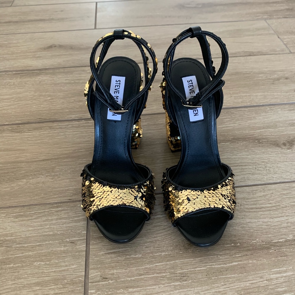 Steve Madden Ritzy gold sequin heels